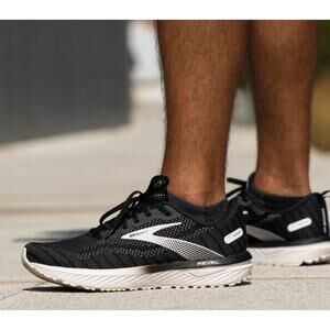 NEW Brooks Men's Revel 6 Running Shoes Black/ White Size 10